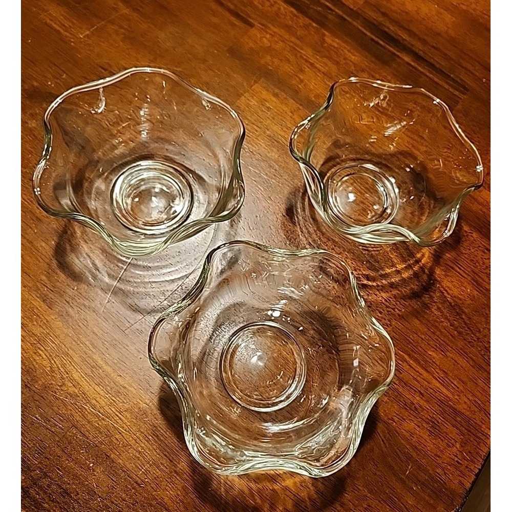 Set of 3 MCM Green Tinted Wavy Glass Bowls. Excellent Condition